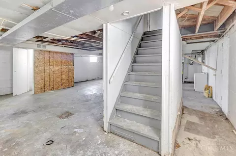 Entry Way - 1401 Beech Ave, Cincinnati, OH 45205 photo 5 of 5