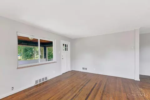 Living - 1401 Beech Ave, Cincinnati, OH 45205 photo 1 of 5