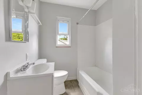 Bath - 1401 Beech Ave, Cincinnati, OH 45205 photo 4 of 5