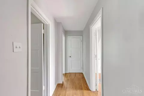 Entry Way - 1401 Beech Ave, Cincinnati, OH 45205 photo 2 of 5