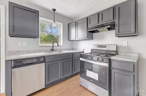 Kitchen - 1401 Beech Ave, Cincinnati, OH 45205 photo 4 of 5