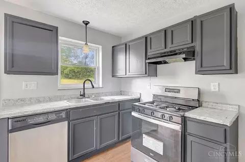 Kitchen - 1401 Beech Ave, Cincinnati, OH 45205 photo 3 of 5