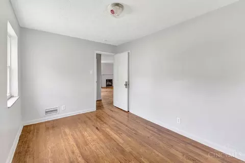 Bedroom - 1401 Beech Ave, Cincinnati, OH 45205 photo 6 of 12