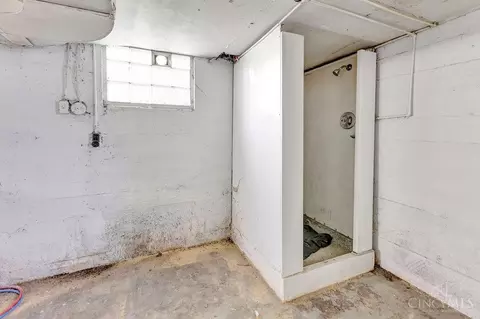 Bath - 1401 Beech Ave, Cincinnati, OH 45205 photo 5 of 5
