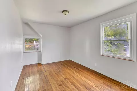 Bedroom - 1401 Beech Ave, Cincinnati, OH 45205 photo 12 of 12