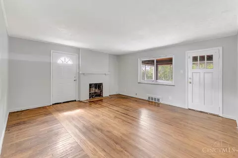 Living - 1401 Beech Ave, Cincinnati, OH 45205 photo 2 of 5