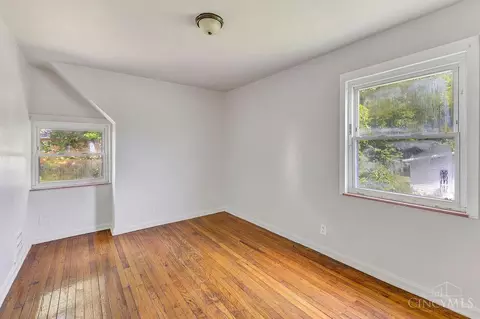 Bedroom - 1401 Beech Ave, Cincinnati, OH 45205 photo 9 of 12