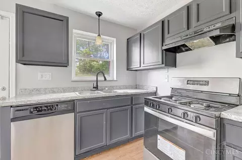Kitchen - 1401 Beech Ave, Cincinnati, OH 45205 photo 2 of 5