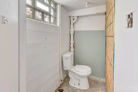 Bath - 1401 Beech Ave, Cincinnati, OH 45205 photo 1 of 5
