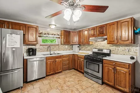 Kitchen - 6612 River Rd, Harrison, OH 45030 photo 3 of 3
