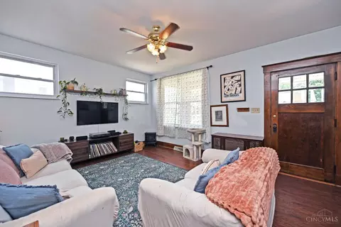 Living - 3915 Taft Ave, Cheviot, OH 45211 photo 2 of 4