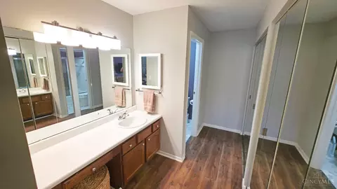 Bath - 1287 Ebenezer Rd, Cincinnati, OH 45233 photo 5 of 8