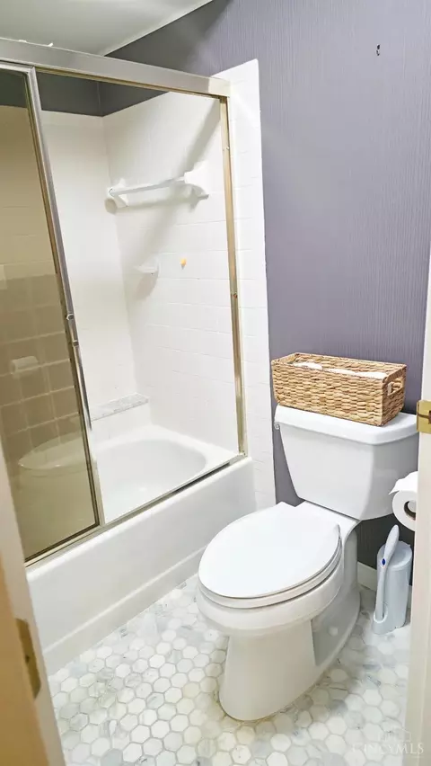 Bath - 1287 Ebenezer Rd, Cincinnati, OH 45233 photo 7 of 8