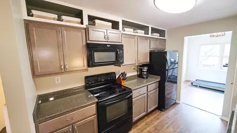 Kitchen - 1287 Ebenezer Rd, Cincinnati, OH 45233 photo 3 of 3