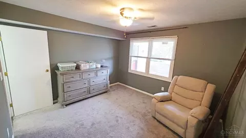 Bedroom - 1287 Ebenezer Rd, Cincinnati, OH 45233 photo 2 of 4