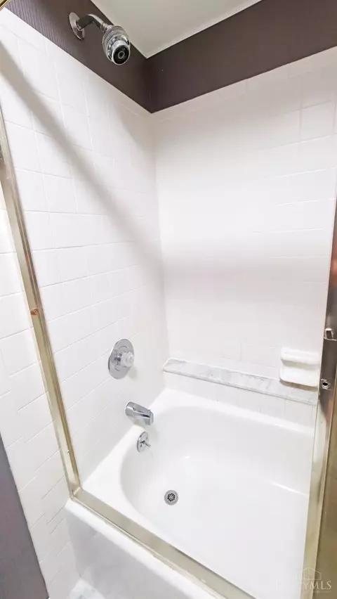 Bath - 1287 Ebenezer Rd, Cincinnati, OH 45233 photo 8 of 8