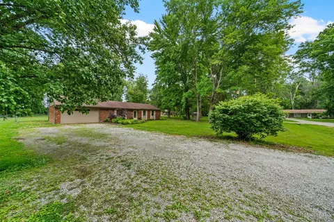 304 Oakwood Ln, Goshen, OH 45122