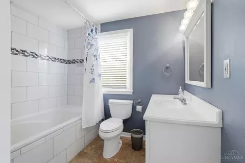 Bath - 6616 Roe St, Cincinnati, OH 45227 photo 4 of 4