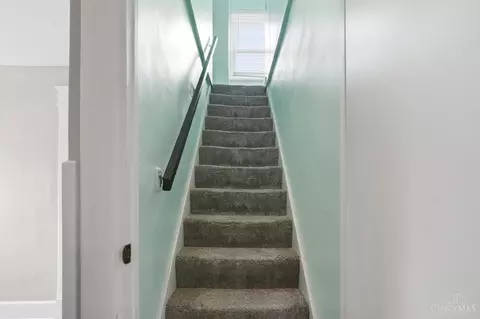 Entry Way - 6616 Roe St, Cincinnati, OH 45227 photo 8 of 10