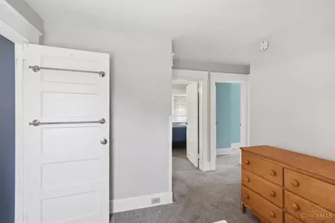 Entry Way - 6616 Roe St, Cincinnati, OH 45227 photo 6 of 10