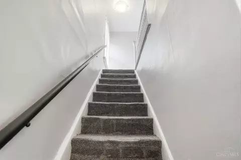 Entry Way - 6616 Roe St, Cincinnati, OH 45227 photo 5 of 10