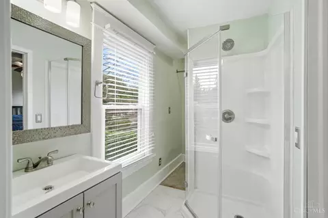 Bath - 6616 Roe St, Cincinnati, OH 45227 photo 2 of 4