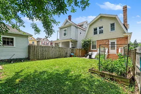 Exterior - 2804 Eden Ave, Cincinnati, OH 45219 photo 7 of 8
