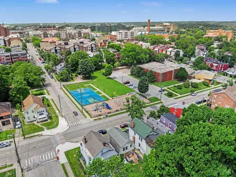 View/Area - 2804 Eden Ave, Cincinnati, OH 45219 photo 2 of 3
