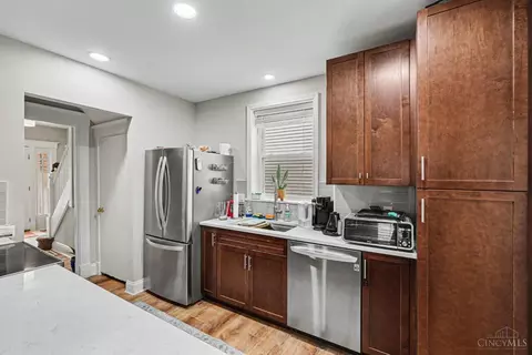 Kitchen - 2804 Eden Ave, Cincinnati, OH 45219 photo 1 of 2