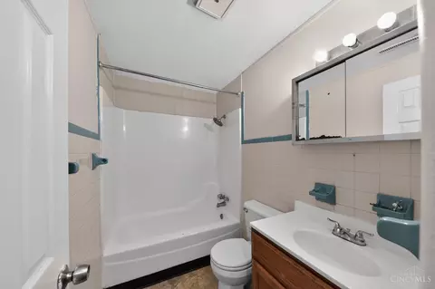 Bath - 8587 Daly Rd, Cincinnati, OH 45231 photo 2 of 2