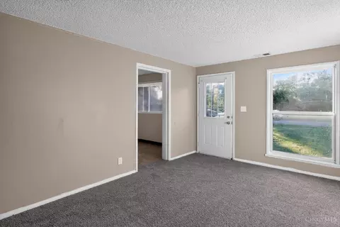 Living - 8587 Daly Rd, Cincinnati, OH 45231 photo 1 of 2