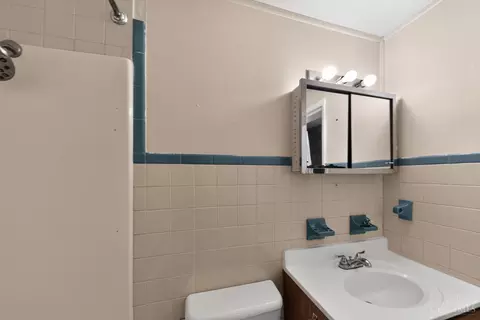 Bath - 8587 Daly Rd, Cincinnati, OH 45231 photo 1 of 2