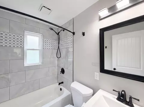 Bath - 577 Lowell Ave, Cincinnati, OH 45220 photo 1 of 3