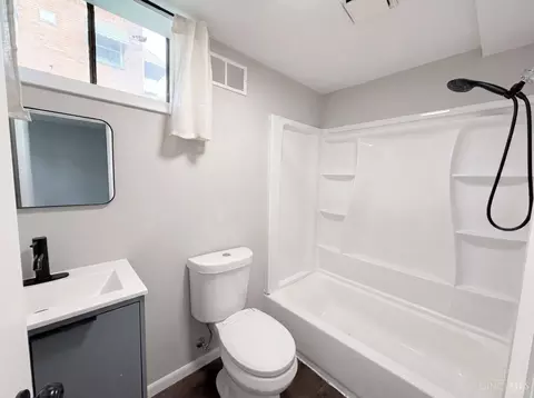 Bath - 577 Lowell Ave, Cincinnati, OH 45220 photo 3 of 3