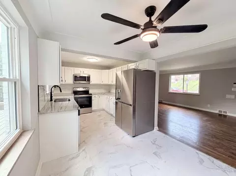 Kitchen - 577 Lowell Ave, Cincinnati, OH 45220 photo 2 of 4