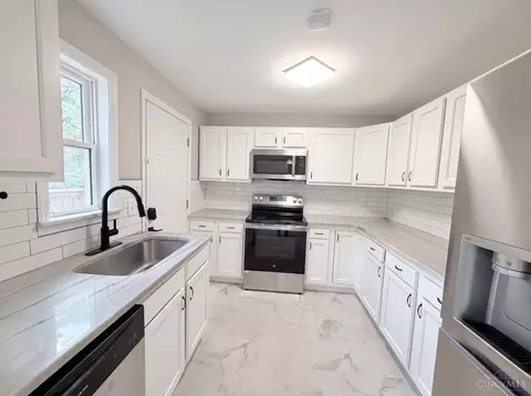 Kitchen - 577 Lowell Ave, Cincinnati, OH 45220 photo 3 of 4