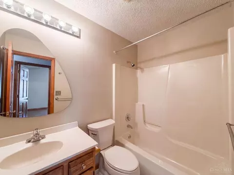 Bath - 2129 Greenpine Dr, Cincinnati, OH 45231 photo 3 of 4