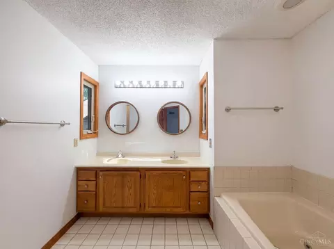 Bath - 2129 Greenpine Dr, Cincinnati, OH 45231 photo 1 of 4