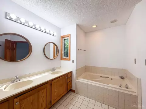 Bath - 2129 Greenpine Dr, Cincinnati, OH 45231 photo 4 of 4