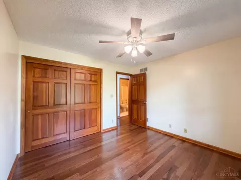 Bedroom - 2129 Greenpine Dr, Cincinnati, OH 45231 photo 4 of 4