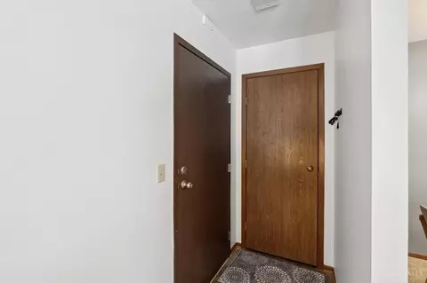 Entry Way - 539 Davis Rd, Cincinnati, OH 45255 photo 2 of 2