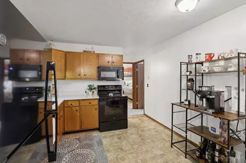 Kitchen - 539 Davis Rd, Cincinnati, OH 45255 photo 3 of 4