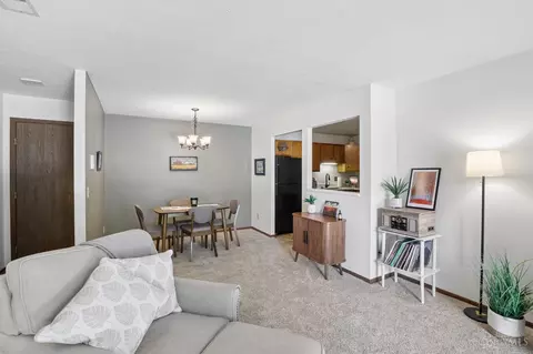 Dining - 539 Davis Rd, Cincinnati, OH 45255 photo 1 of 3