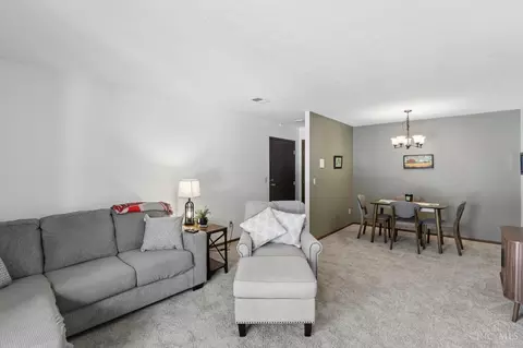 Living - 539 Davis Rd, Cincinnati, OH 45255 photo 3 of 3