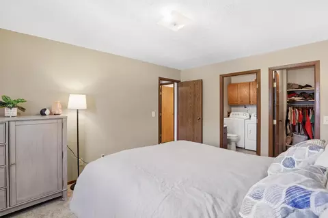 Bedroom - 539 Davis Rd, Cincinnati, OH 45255 photo 5 of 6