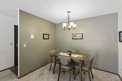 Dining - 539 Davis Rd, Cincinnati, OH 45255 photo 3 of 3