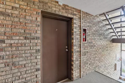 Entry Way - 539 Davis Rd, Cincinnati, OH 45255 photo 1 of 2