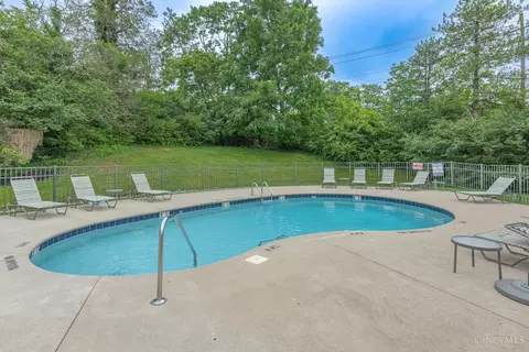 Exterior - 7268 Galbraith Rd, Madeira, OH 45243 photo 3 of 7