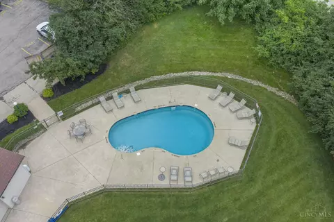 Exterior - 7268 Galbraith Rd, Madeira, OH 45243 photo 5 of 7