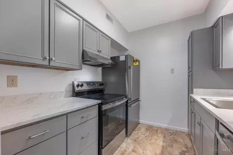 Kitchen - 7268 Galbraith Rd, Madeira, OH 45243 photo 1 of 3